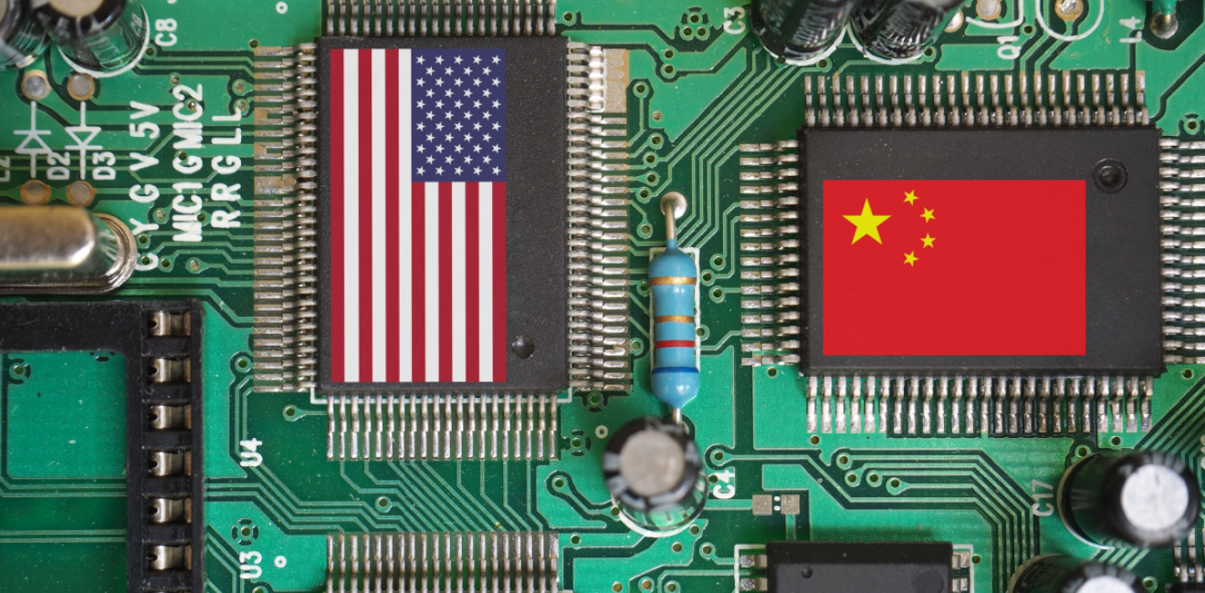 Chips with American and Chinese flag